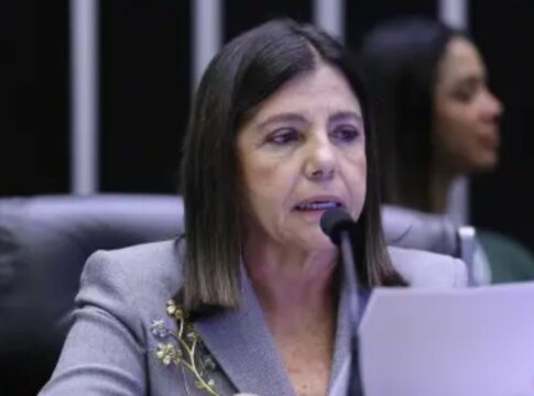 roseana-sarney-compartilha-foto-sem-cabelos-apos-diagnostico-de-cancer