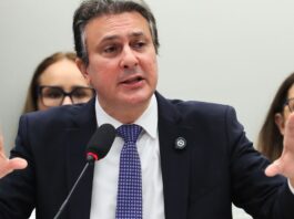 populacao-deve-cobrar-camara-sobre-pec-da-blindagem,-diz-ministro
