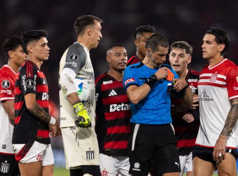 torcedores-do-flamengo-detonam-arbitragem-nas-redes-sociais.-confira
