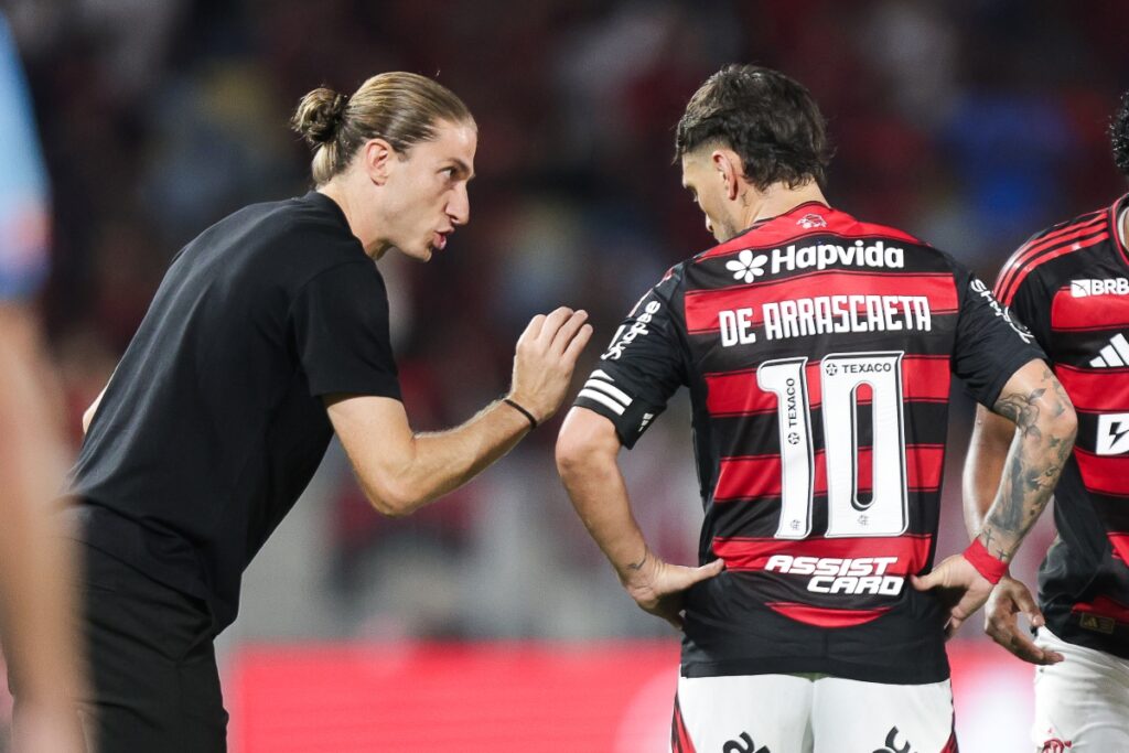 “totalmente-descontrolado”,-dispara-filipe-luis-sobre-arbitragem
