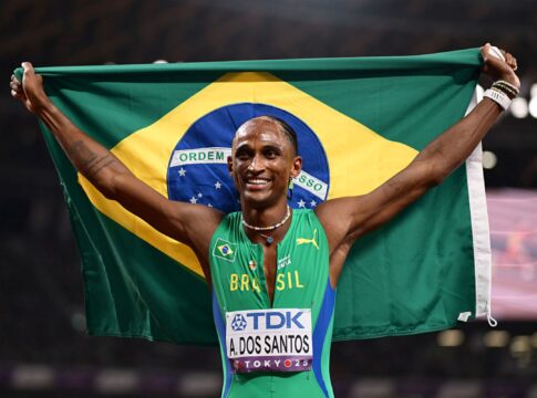 mundial-de-atletismo:-alison-dos-santos-e-prata-nos-400m-com-barreira