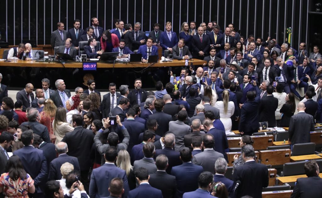 petistas-tambem-resistem-a-reducao-de-penas-ao-8-de-janeiro