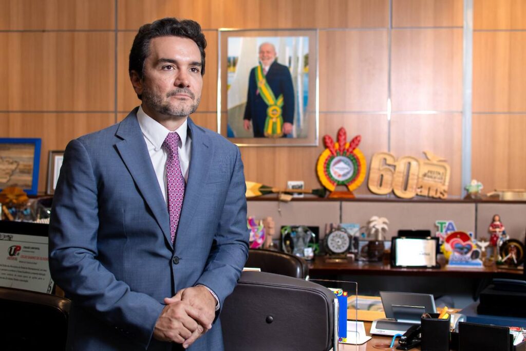 sabino-quer-emplacar-sucessora-no-ministerio-do-turismo;-saiba-quem