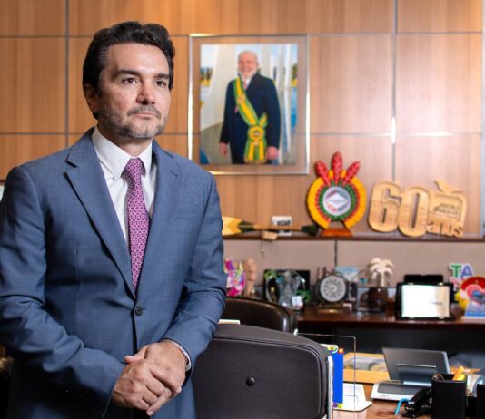 sabino-quer-emplacar-sucessora-no-ministerio-do-turismo;-saiba-quem