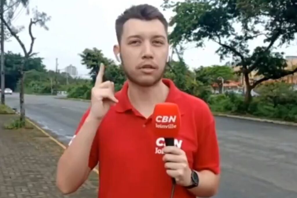 reporter-emociona-ao-usar-libras-em-entrada-ao-vivo-de-jornal-de-sc