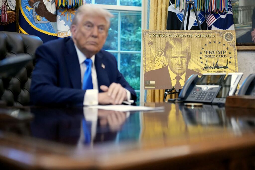 trump-lanca-“gold-card”,-visto-de-us$-1-milhao-para-estrangeiros