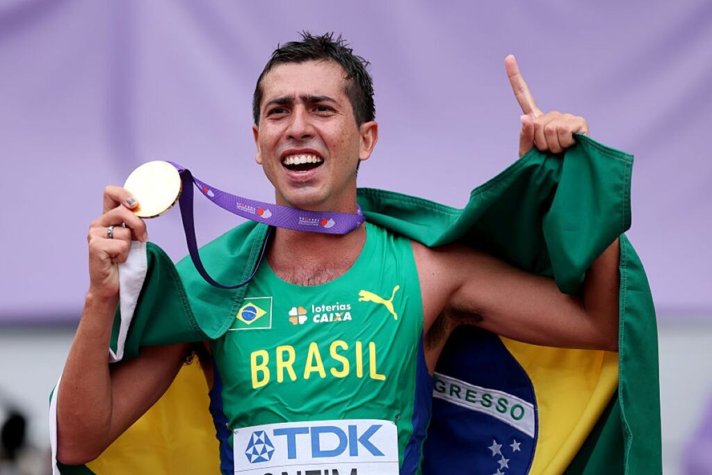 ouro-no-mundial-de-atletismo,-caio-bonfim-e-cria-de-sobradinho