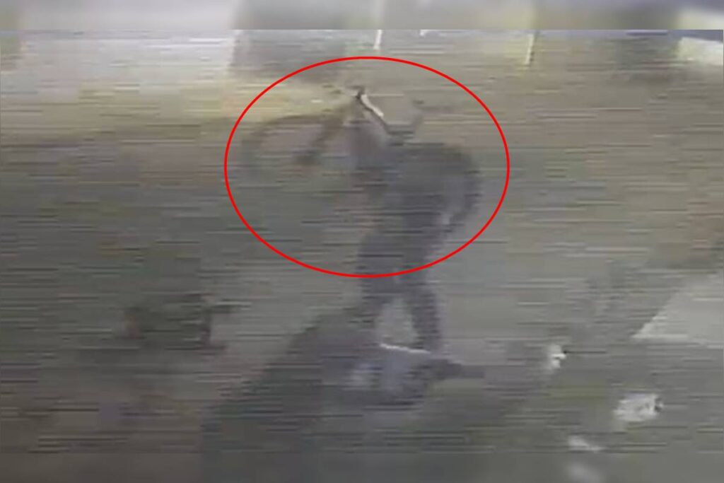 video:-homem-ataca-rival-a-pauladas-e-“bicicletada”-em-confusao-brutal