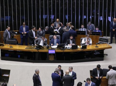 deputados-se-desculpam-por-votarem-a-favor-da-pec-da-blindagem