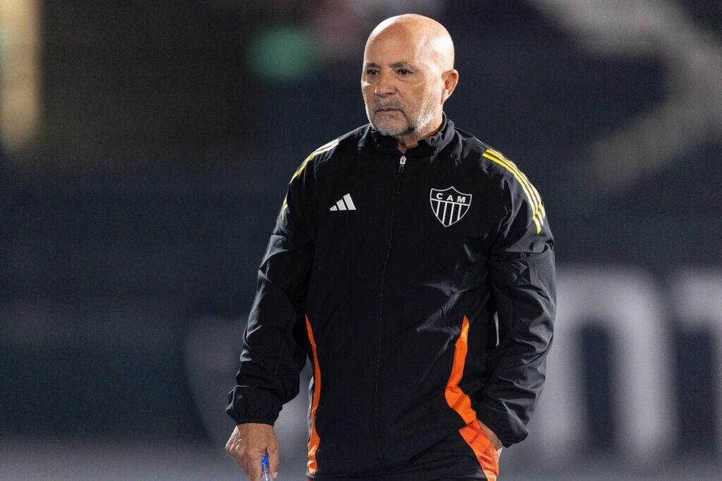 “tem-que-melhorar-muito”,-diz-sampaoli-sobre-temporada-do-galo