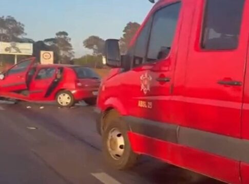 mulher-fica-presa-em-ferragens-apos-colisao-entre-carro-e-onibus-no-df