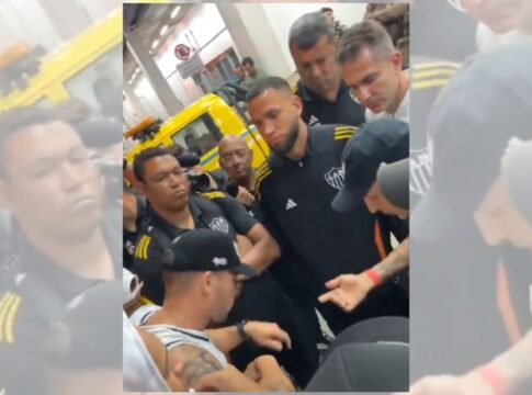 torcida-do-atletico-mg-cobra-jogadores-em-aeroporto-apos-derrota