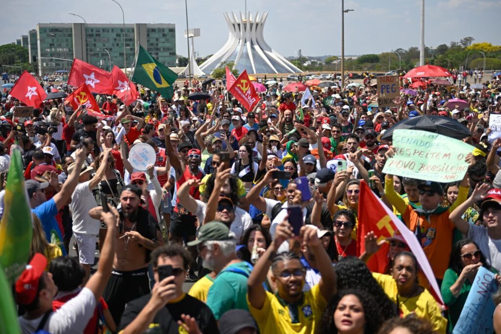 salvador,-recife-e-bh-reunem-manifestantes-contra-a-pec-da-blindagem