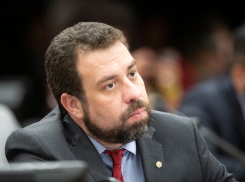 boulos-mira-tarcisio-em-ato:-“nunca-vai-vestir-faixa-presidencial”