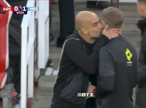 guardiola-e-flagrado-beijando-arbitro-na-premier-league.-entenda