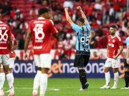 gre-nal:-gremio-vence-de-virada-por-3-x-2-e-quebra-tabu-contra-o-rival