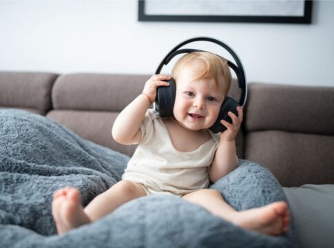 influencer-compartilha-musica-que-promete-“fazer-qualquer-bebe-sorrir”