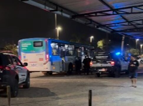 vascaino-e-esfaqueado-por-torcedores-do-flamengo-dentro-de-onibus-no-df