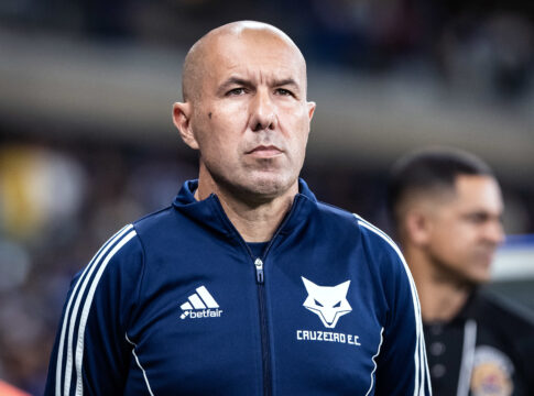 leonardo-jardim-diz-que-cruzeiro-tem-objetivos-diferentes-apos-vitoria