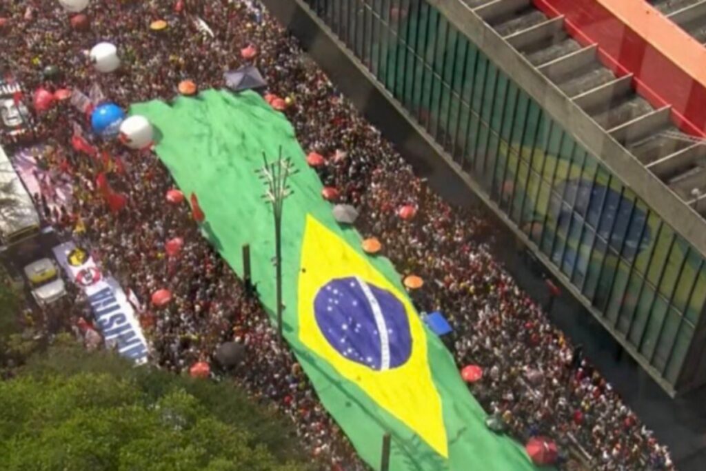 agradeca,-lula,-pelos-presentes-que-a-direita-lhe-tem-dado