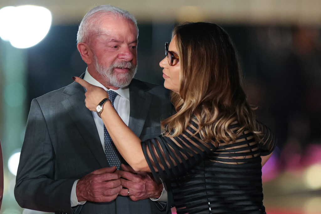 lula-esquece-cinto-e-janja-sai-as-pressas-para-comprar-acessorio-em-ny