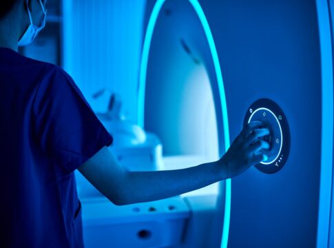 medicos-criam-camera-de-cristal-que-faz-exames-de-imagem-mais-nitidos