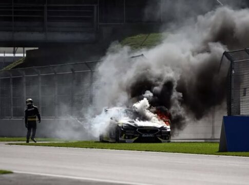 carro-de-irmao-de-hamilton-pega-fogo-durante-corrida-em-silverstone