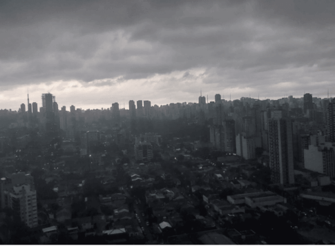 dia-vira-noite:-minutos-apos-alerta,-ceu-escurece-e-temporal-atinge-sp