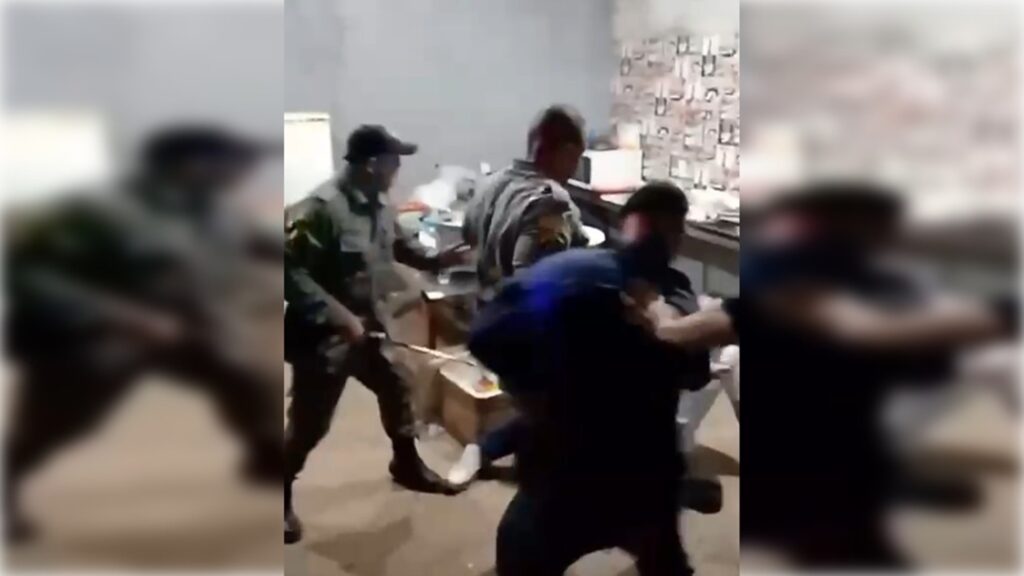 video:-confusao-por-som-alto-termina-em-gas-de-pimenta,-socos-e-chutes