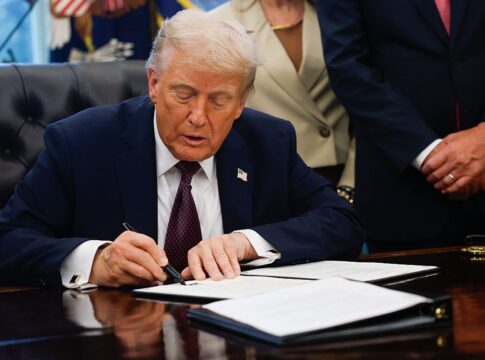 trump-assina-ordem-e-classifica-“antifa”-como-grupo-terrorista