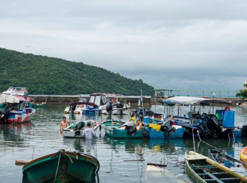 supertufao-ragasa-cancela-mais-de-500-voos-em-hong-kong