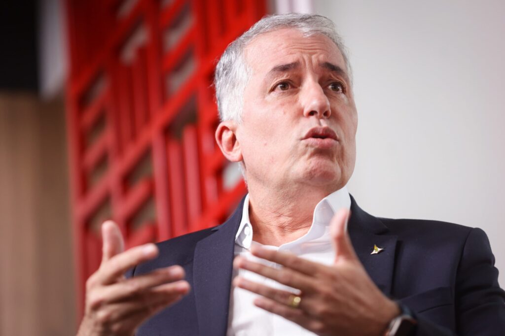 consorcio-e-“solucao-definitiva”-para-transporte-do-entorno,-diz-zeno