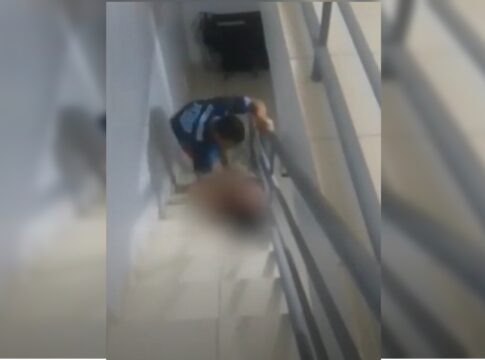 “vou-te-matar”:-homem-agride-companheira-em-escada-de-predio;-video