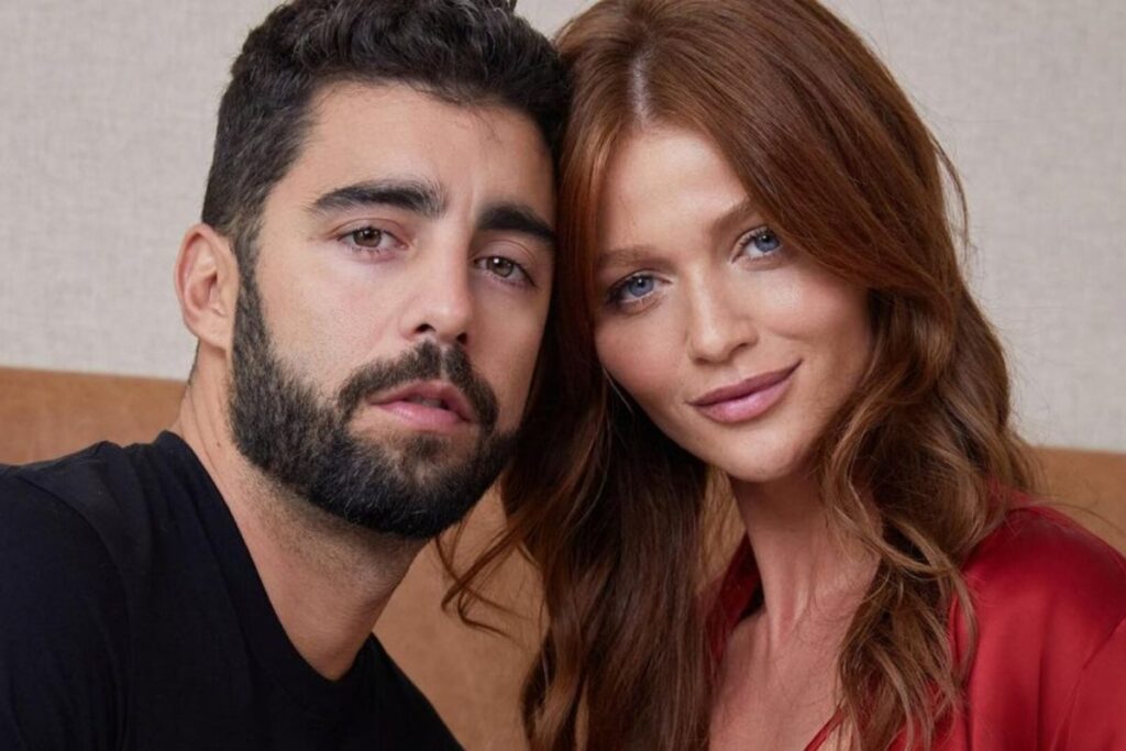 pedro-scooby-rebate-internauta-e-defende-cintia-dicker-apos-criticas