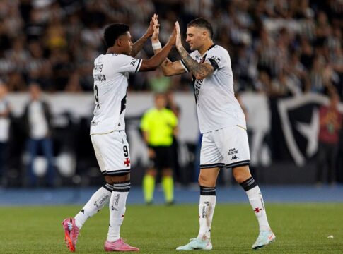 vasco-e-bahia-se-enfrentam-em-jogo-atrasado:-confira-onde-assistir