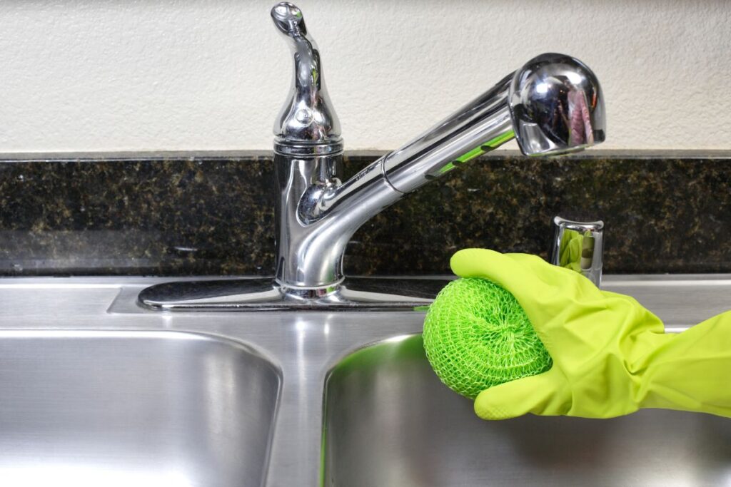 descubra-como-usar-vinagre-para-tirar-manchas-e-dar-brilho-ao-inox