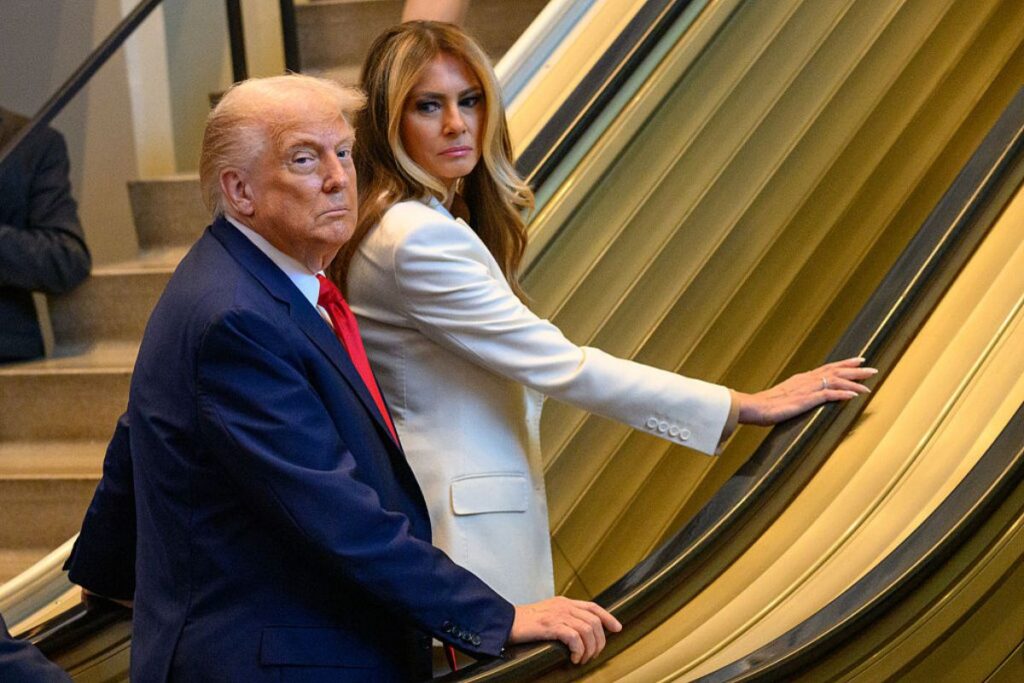 onu:-servico-secreto-apura-falha-em-escada-rolante-com-trump-e-melania