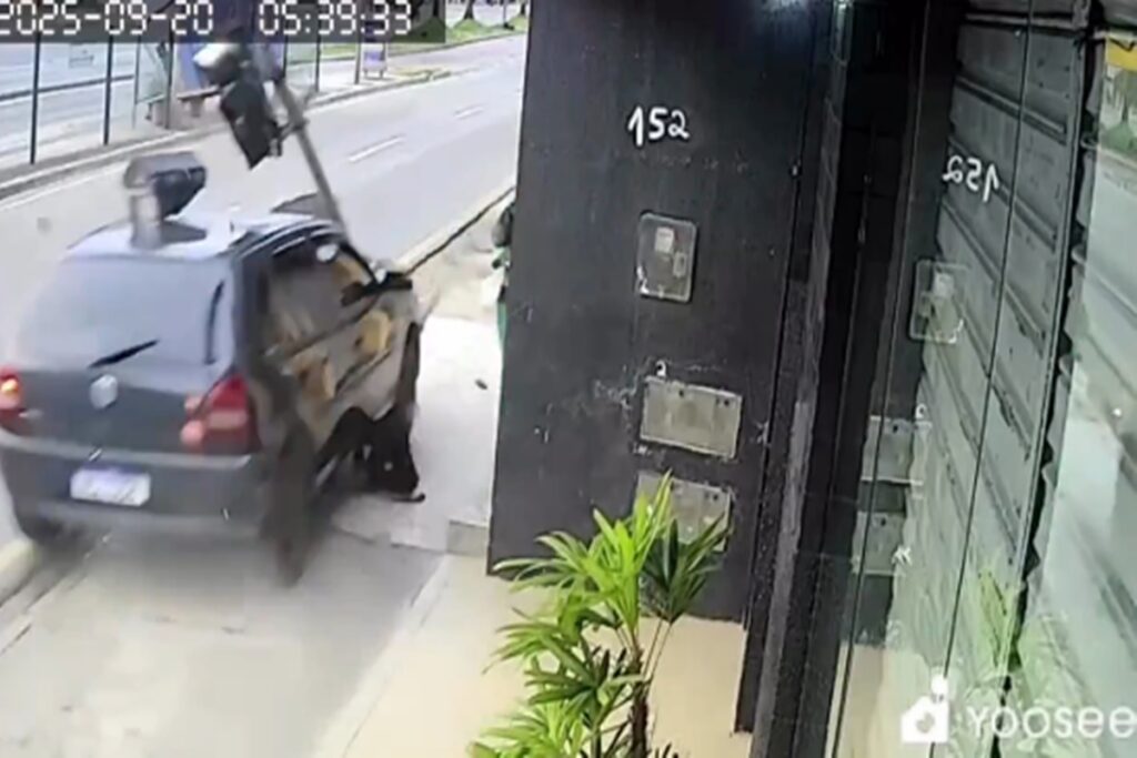 homem-escapa-de-ser-atropelado,-ajoelha-e-agradece-“livramento”.-video