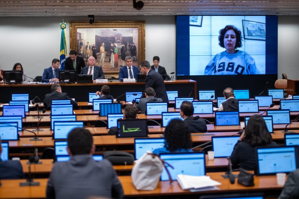 zambelli-reclama-de-moraes-e-chora-apos-mostrar-foto-do-filho-ao-depor