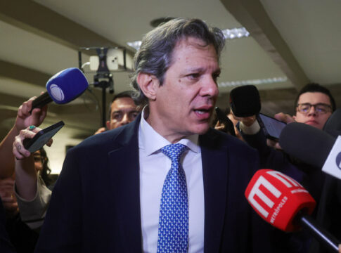 haddad:-eduardo-deve-voltar-ao-trabalho-e-parar-de-“passar-vergonha”