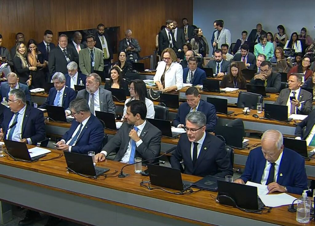 do-pt-ao-pl:-veja-lista-de-senadores-que-rejeitaram-a-pec-da-blindagem
