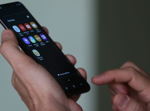 pesquisa-mostra-avanco-em-salas-de-aula-com-proibicao-de-celulares