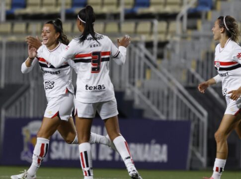 sao-paulo-vence-classico-e-avanca-na-copa-do-brasil-feminina