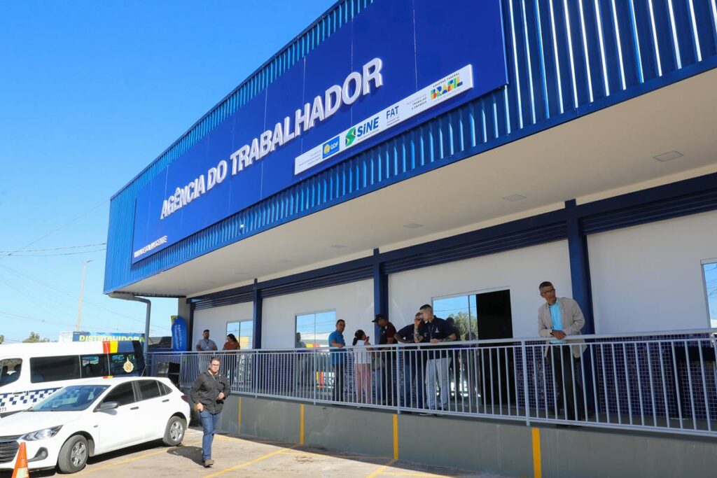df-tem-mais-de-900-vagas-nesta-quinta.-salarios-chegam-a-r$-5,8-mil