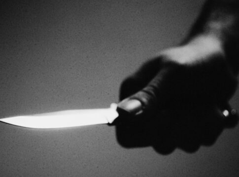 mulher-e-esfaqueada-por-ex-marido-na-frente-da-filha-de-9-anos-em-sp