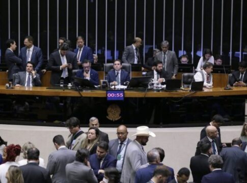 camara-aprova-r$-1,5-bi-para-saude-e-educacao-fora-da-meta-fiscal