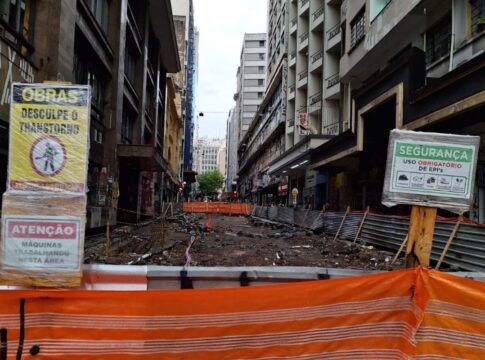 obra-de-calcadao-na-republica-atrasa-e-comerciantes-relatam-prejuizos