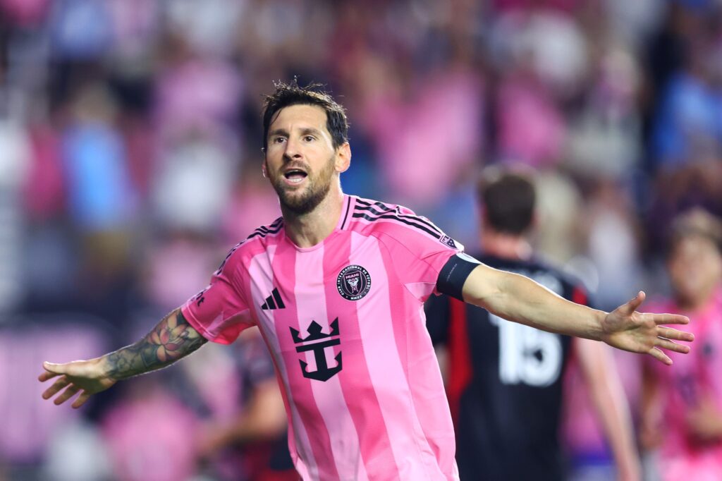 messi-entra-em-contagem-regressiva-para-gol-900.-confira-numeros