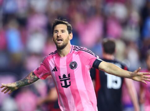 messi-entra-em-contagem-regressiva-para-gol-900.-confira-numeros