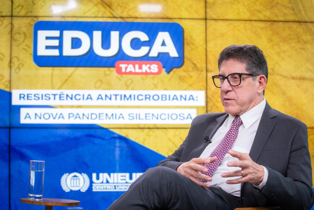 educa-talks:-“resistencia-antimicrobiana-ja-e-pandemia”,-diz-david-uip